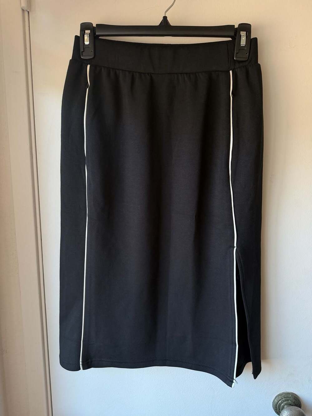 OFFLINE by Aerie Midi Skirt Size S Black Contrast Piping Pockets Slit
